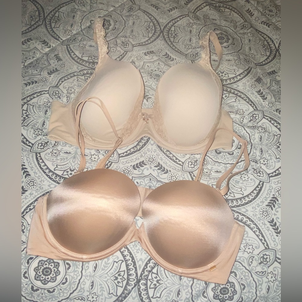 Victoria secret Bra size 38 D
Sanoma Bra size 38D used only a couple times